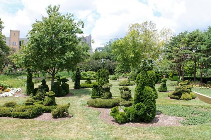 Self-Guided Scavenger Hunt: Columbus Sails East - Photo 1 of 6